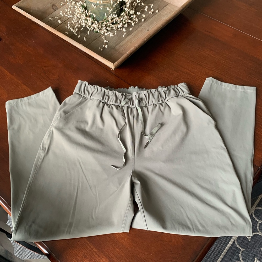 LuLuLemon On The Fly Pant Full Length, Size 10